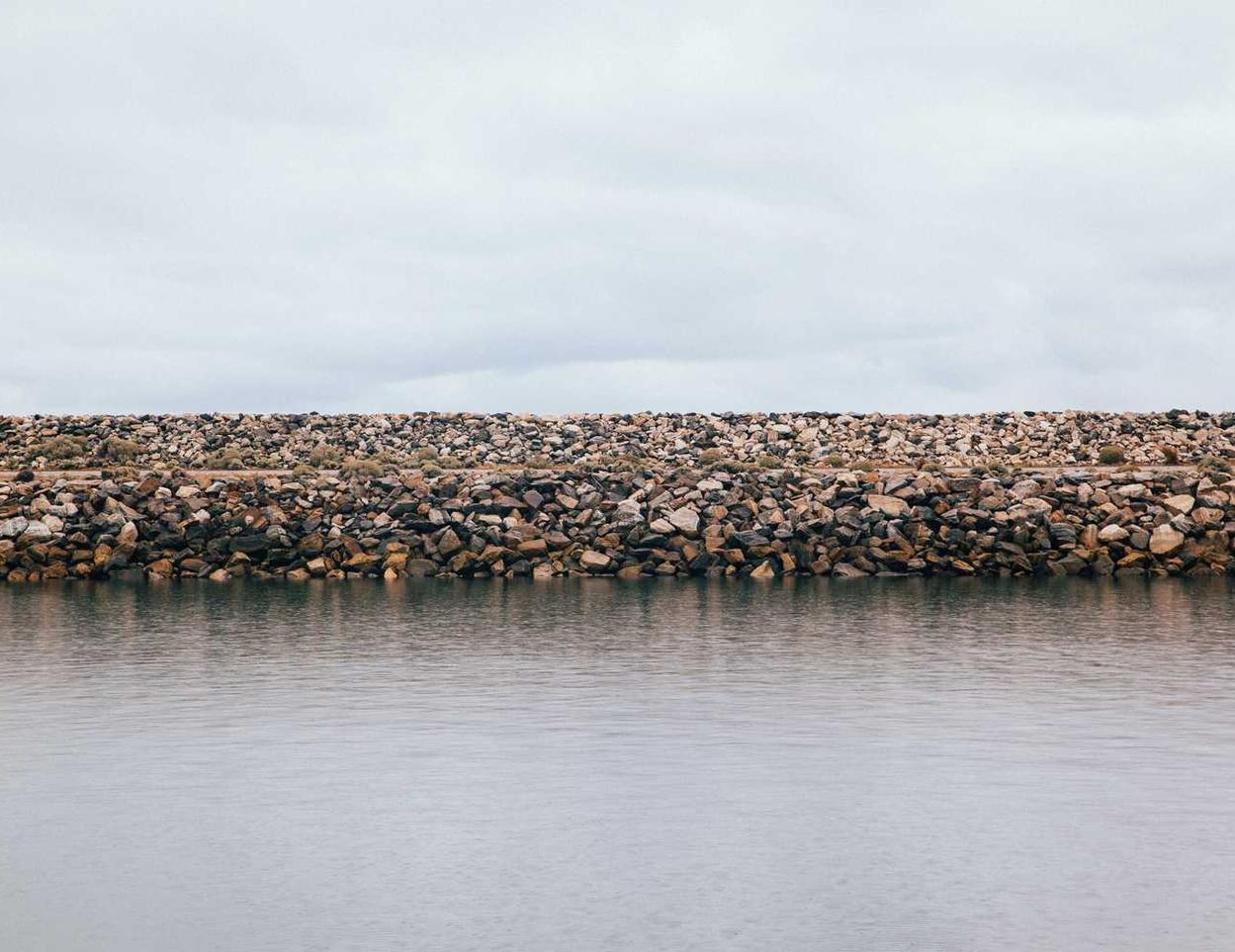 研究吸烟行业和烟草生产业的发展动态