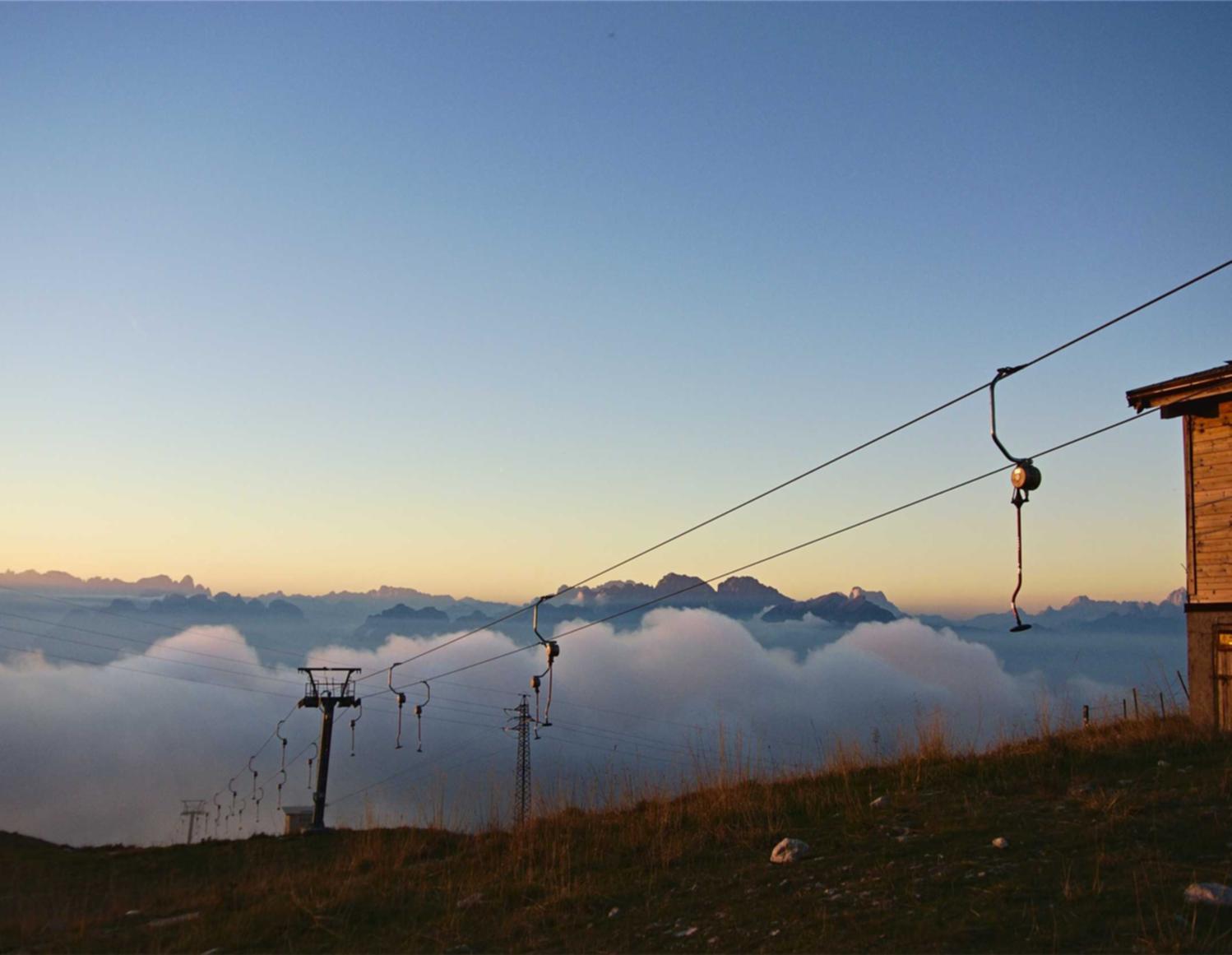 买卖微信账号时：传奇辅助代理平台