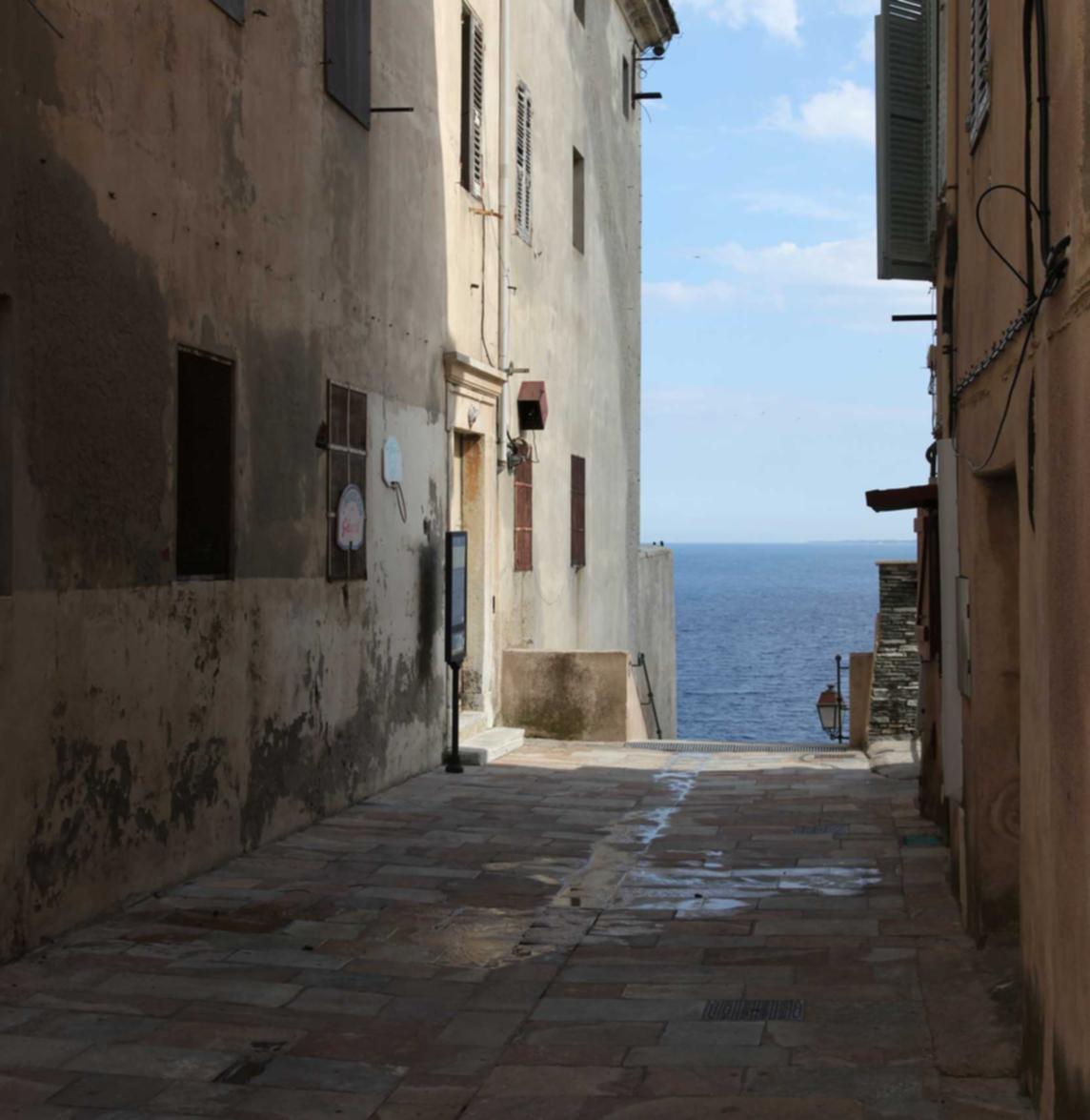 最强短信在线轰炸系统源码实名账号：流量卡的增值服务和精准项目对比